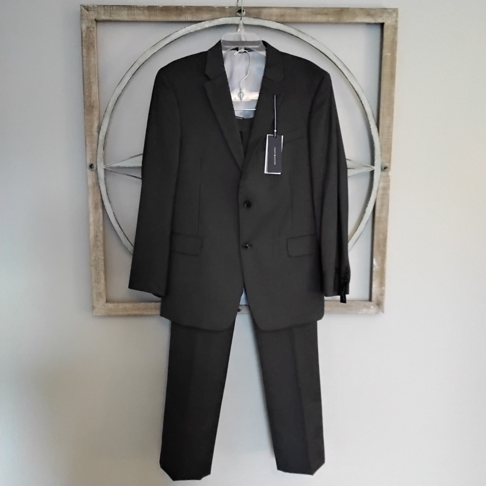 NWT Tommy Hilfiger Wool Gray Pinstripe Suit - Jacket R42 Trousers W32 L32